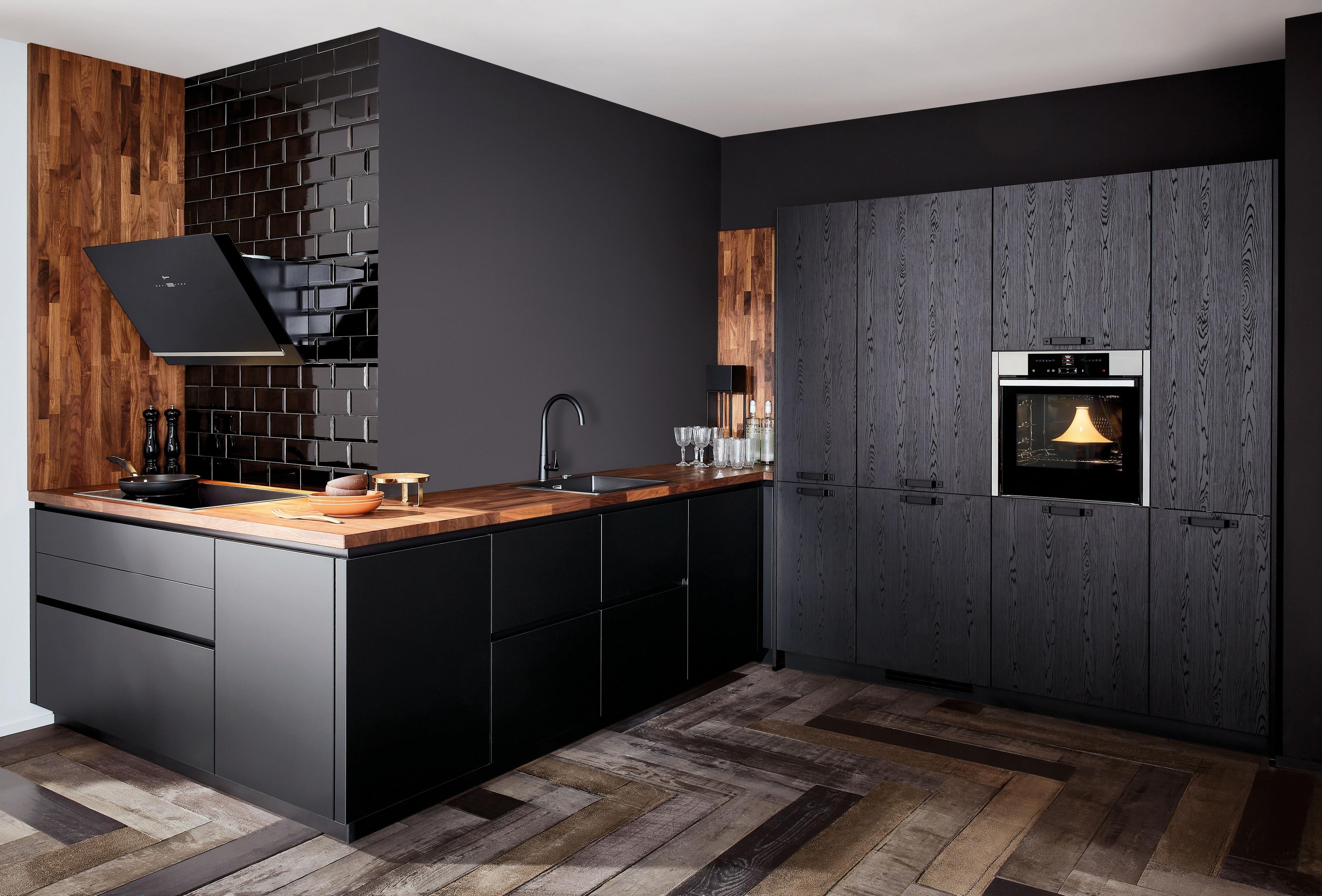 Schwarze Nobilia-Küche 