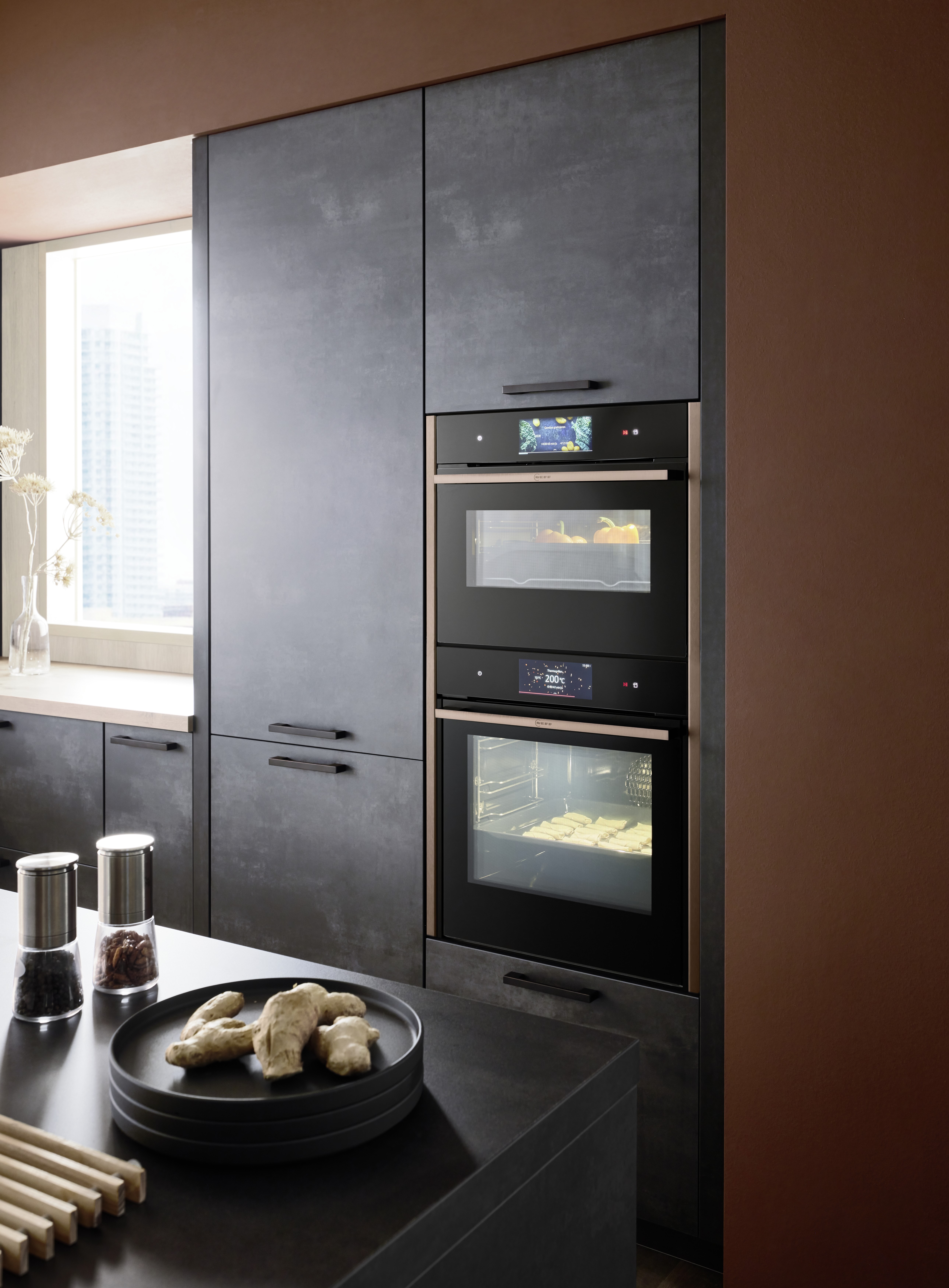 NOBILIA Japandi mit Neff Geräten - Fokus auf Backofen Set, Einbaugeräte mit Kupferakzenten